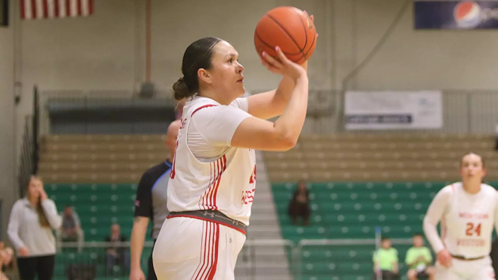 Joelnell Momberg (Blackfeet Nation) Led Montana Western with 18 Points who fall to Dickson State in Season Opener