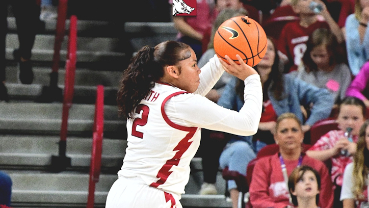 Kiki Smith (Comanche) Scored 15 points for Razorbacks who bounce back with Win over Arkansas State