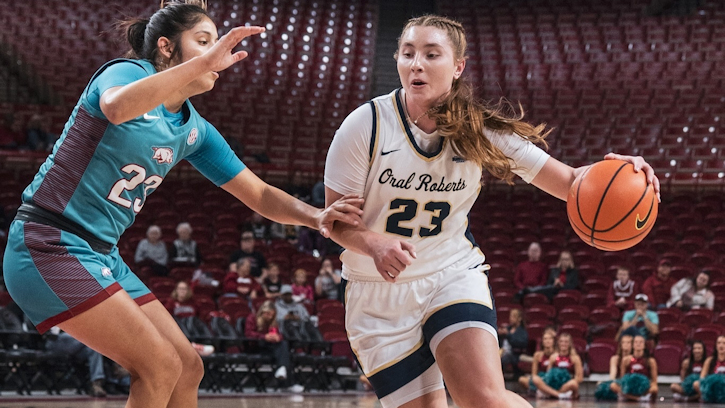 Emily Robinson (Choctaw) Scores Career High 20 Points for ORU in Win over Arkansas