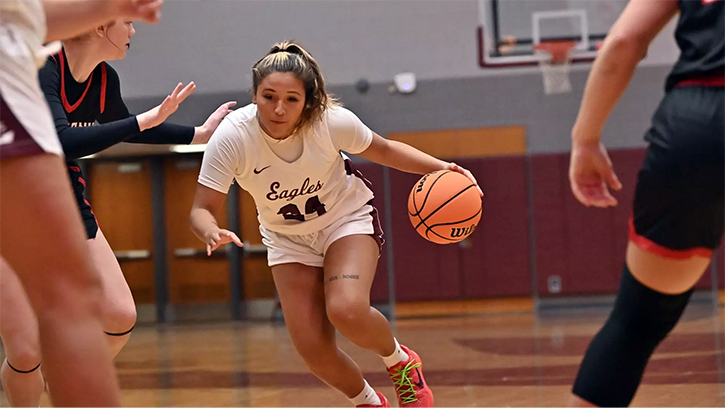 Katie Waukau (Menominee/Oneida) Led Wisconsin-La Crosse with 13 Points in 93-54 Win over Lakeland University