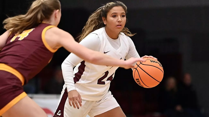 Katie Waukau (Oneida/Menominee) Scores 11 points as Wisconsin-La Crosse knocks off No. 23 Concordia Moorhead College