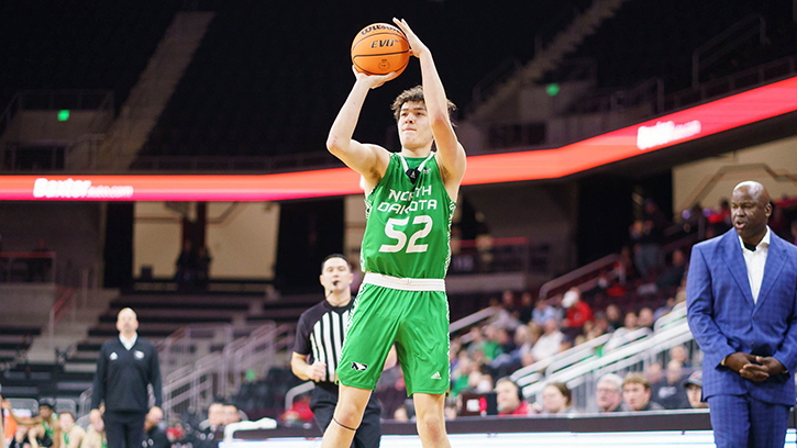 Treysen Eaglestaff (Cheyenne River Sioux) Led North Dakota with 15 Points in Loss to Omaha on Thursday