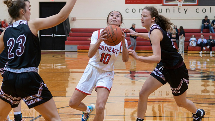 Allison Richards (Oglala Lakota) Led Northeastern CC with 18 Points against North Iowa Area CC, Hawks Fall 85-62