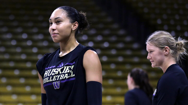 Emoni Bush (Wei Wai Kum First Nation) led the Washington Huskies with 13 kills in Loss to UCLA